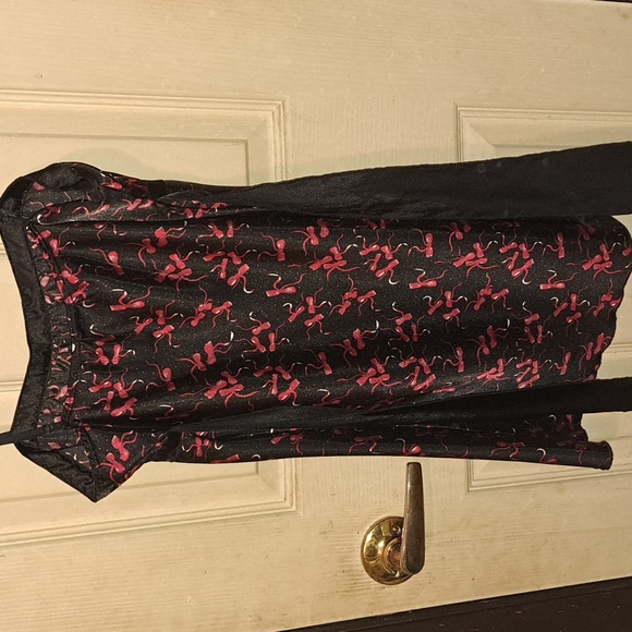 Ladies strappy black&red satin top w/ red bows. Ties in the back, size Med. - Picture 5 of 8